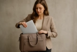De ultieme keuze voor een laptop tas voor dames: van materialen tot trends